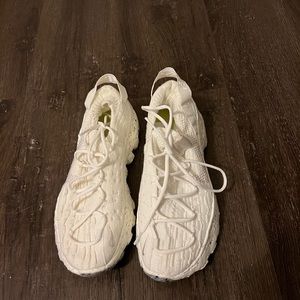 nike space hippie all white size 6.5 in womens